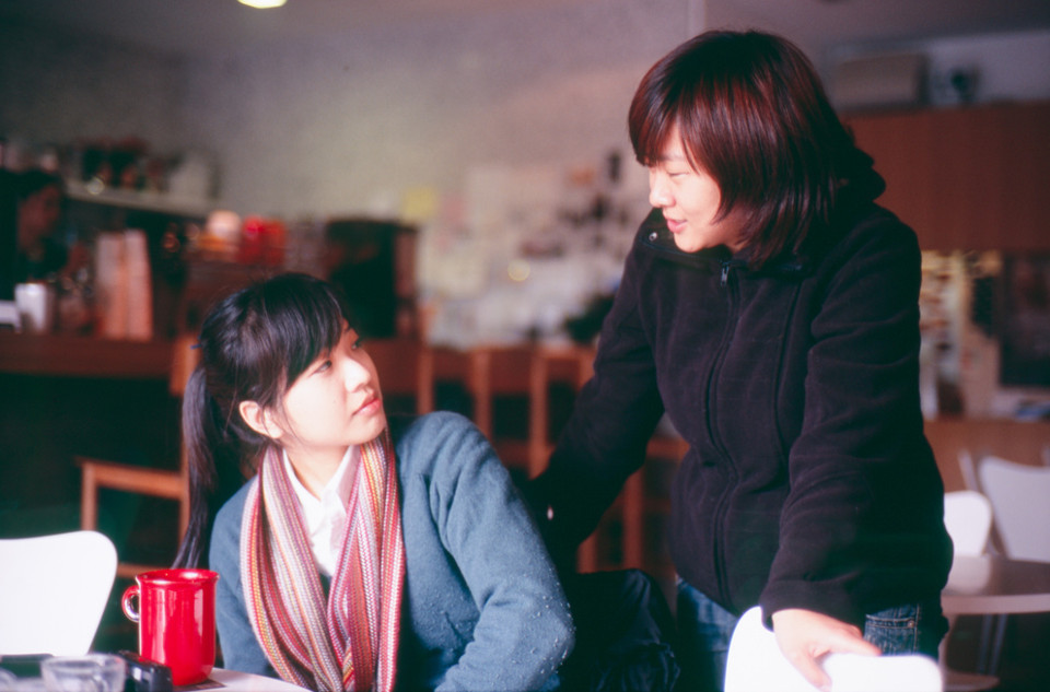 Women's talk. Flickr/chia ying Yang/CC BY 2.0